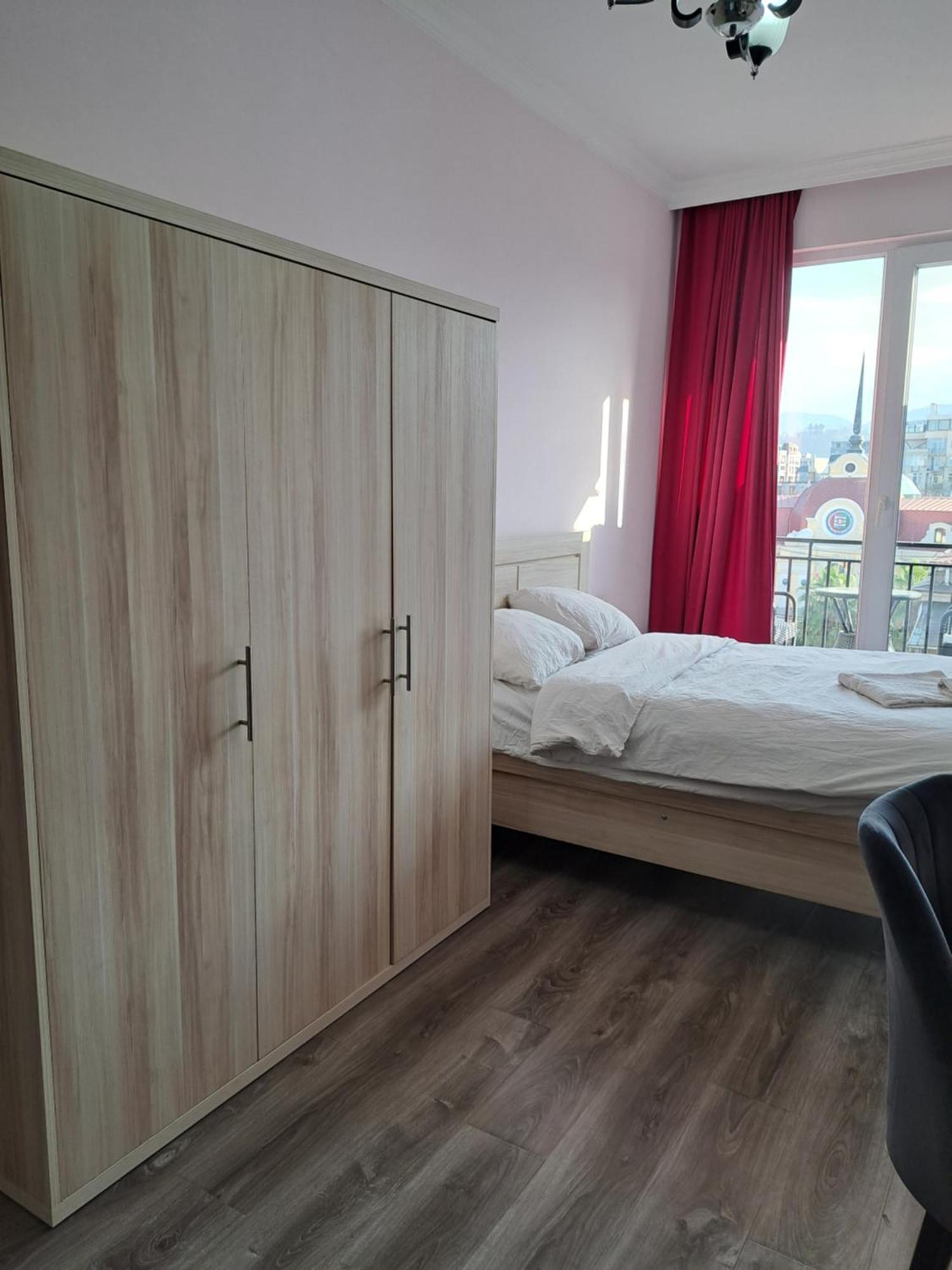 באטומי Karvi Hostel & Suites מראה חיצוני תמונה
