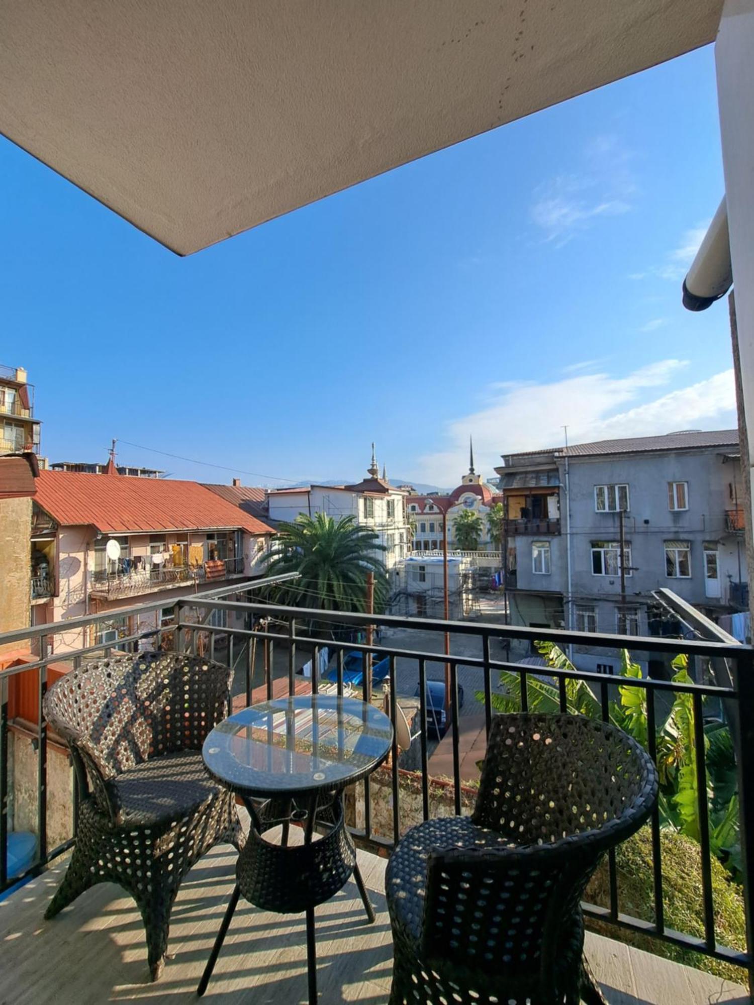 באטומי Karvi Hostel & Suites מראה חיצוני תמונה