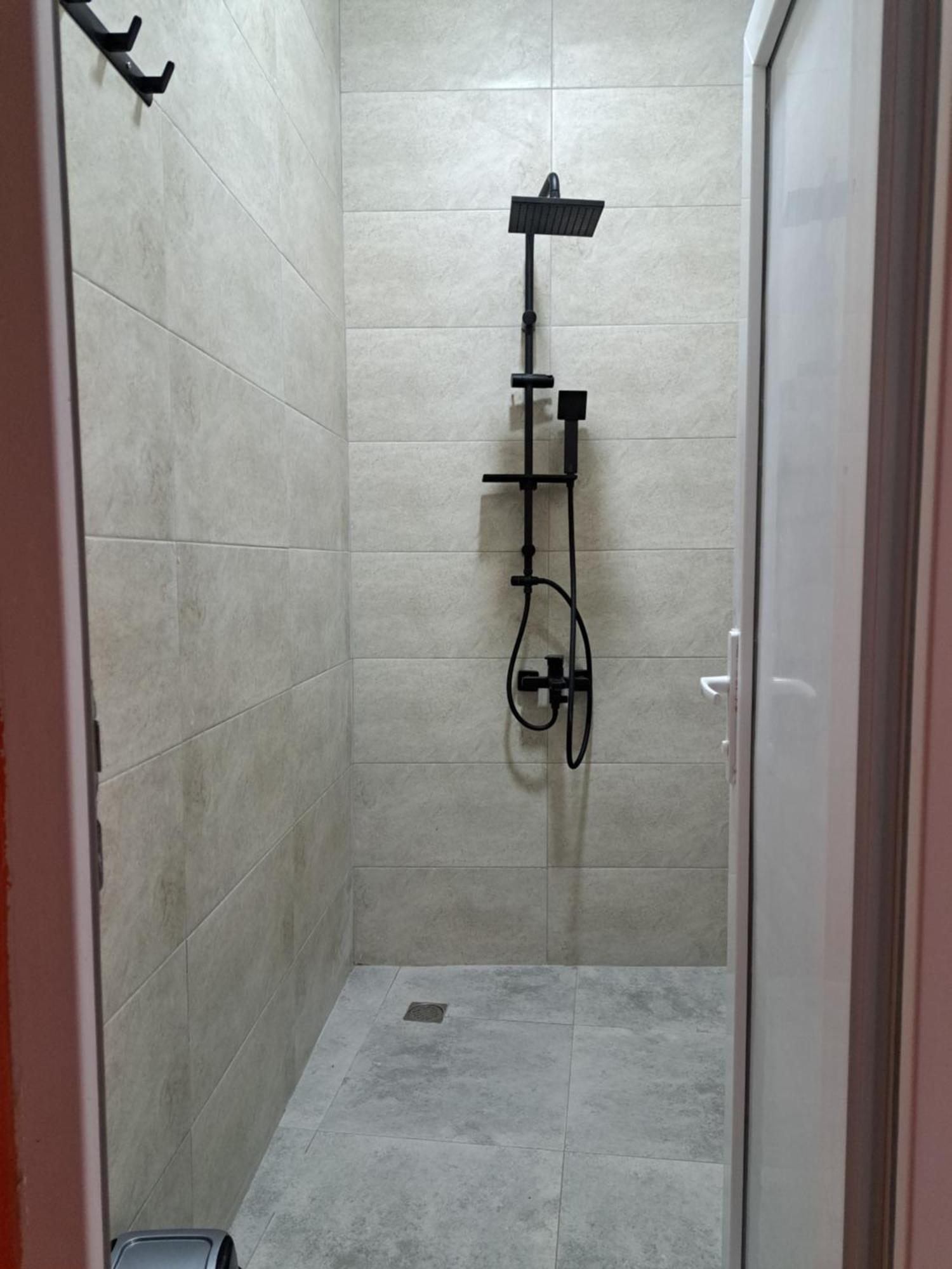 באטומי Karvi Hostel & Suites מראה חיצוני תמונה